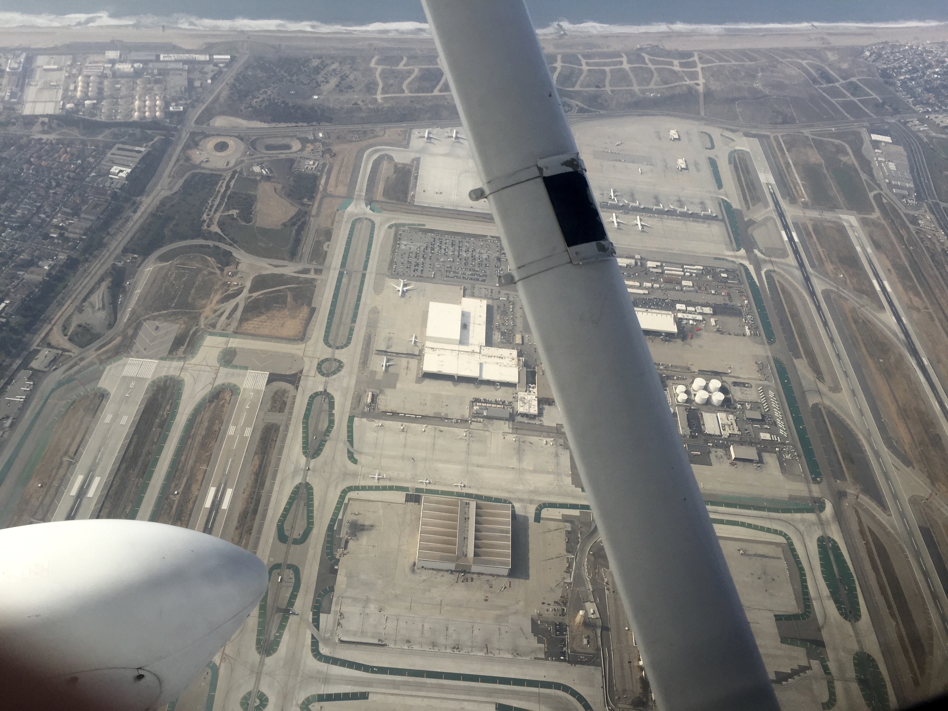 Svend passing LAX at the special VFR route.