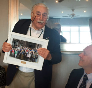 Charles Strasser med gruppe foto.